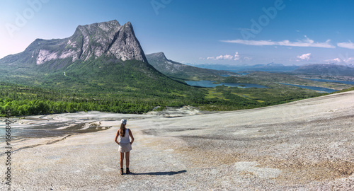 Granitplatte Verdensvaet bei Narvik in Nordland, Norwegen