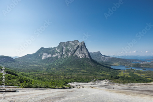 Granitplatte Verdensvaet bei Narvik in Nordland, Norwegen