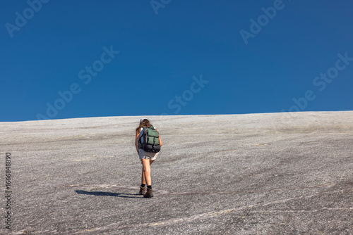 Granitplatte Verdensvaet bei Narvik in Nordland, Norwegen