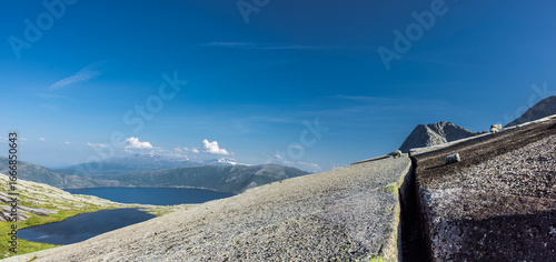 Granitplatte Verdensvaet bei Narvik in Nordland, Norwegen