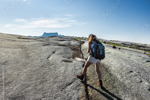 Granitplatte Verdensvaet bei Narvik in Nordland, Norwegen