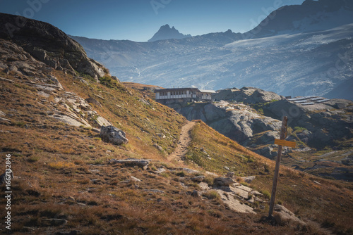 Randonnée du refuge et cirque des Evettes dans les Alpes