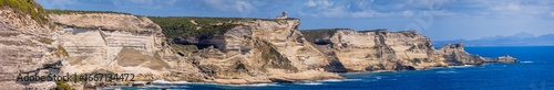 Fotografie Panorama des falaises de calcaire de Bonifacio en Corse du Sud en France