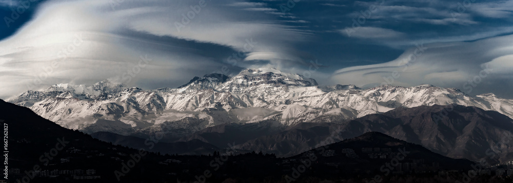 Obraz premium Vista de la Cordillera de los Andes desde Santiago de Chile