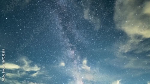 星空　天の川と雲　北半球　日本　