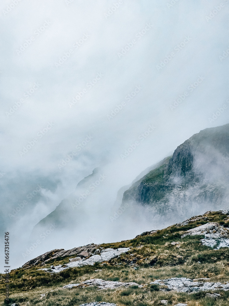Obraz premium Tree Sisters Mountains - Glen Coe Valley - Scotland