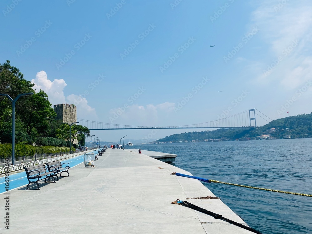 Obraz premium Istanbul waterfront with a view of the Bosphorus