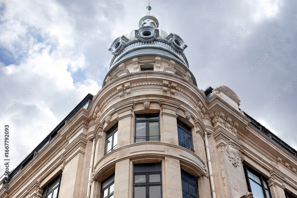 Fototapeta premium Classic French architecture in Southern France