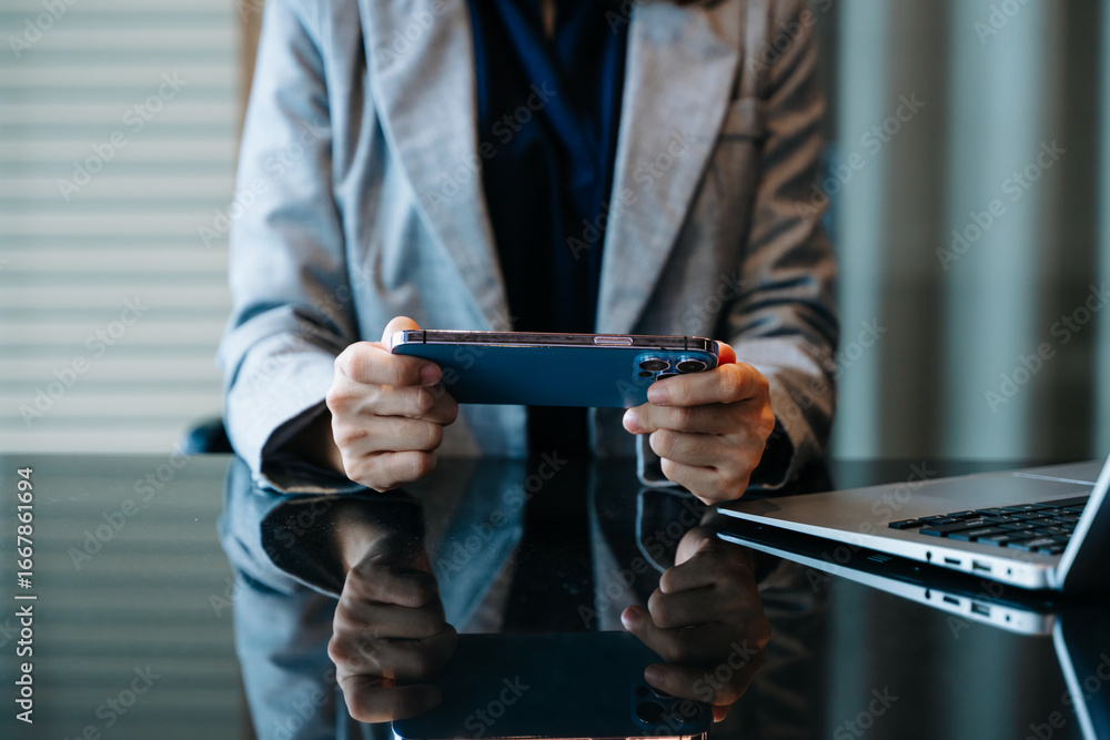 Naklejka premium Businesswoman hand working digital marketing media in virtual screen with mobile phone and modern compute with VR icon diagram at office
