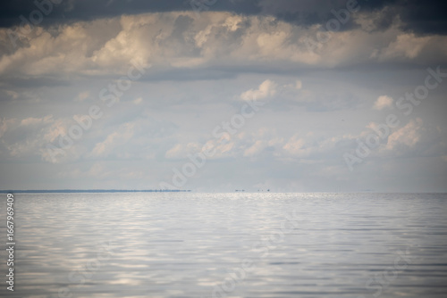 Billede på lærred A superior mirage is visible on the horizon of the Kyiv Sea, Ukraine