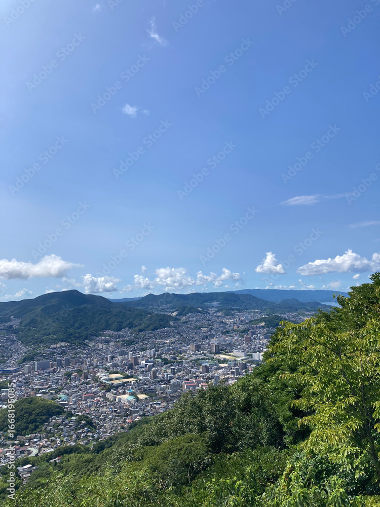 Fototapeta premium 山頂から見た市街地