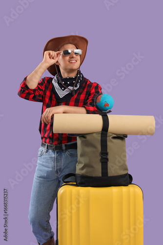 Male tourist in cowboy hat ...