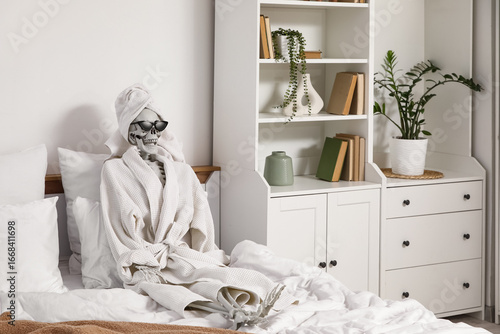 Human skeleton model in sun...