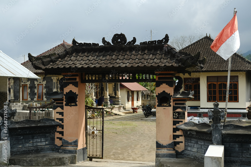 Obraz premium Traditional Balinese Courtyard Entrance with Tiled Gabled Roof