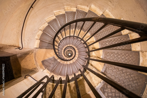 Fototapeta Naklejka Na Ścianę i Meble -  Spiral staircase in Paris