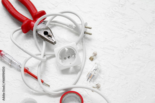 Electrician's tools, extens...