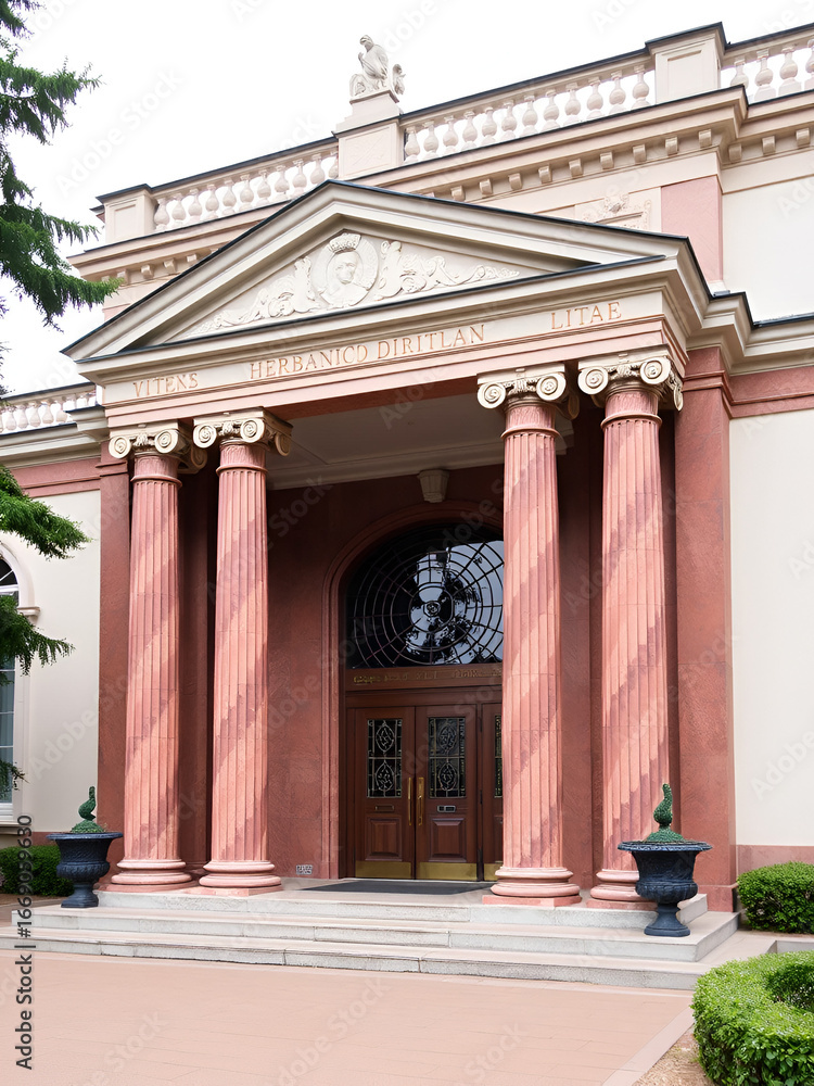 Obraz premium Columns of the main entrance of the herbarium and the library of the Botanical Institute. V. L. Komarov. Botanical garden, St. Petersburg
