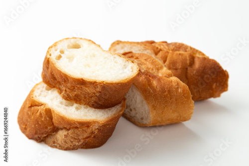 カットしたバゲット　白バック