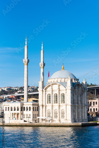 vertical photo, ortakey mosque in bosphorus strait in istanbul, Türkiye