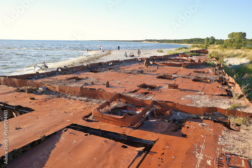 Hel. Wraki. Wicher II. Plaża Grom II