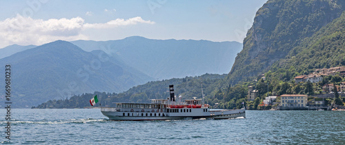 Barco Lago Como
