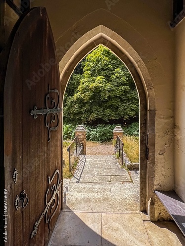 Fotografie View through the door