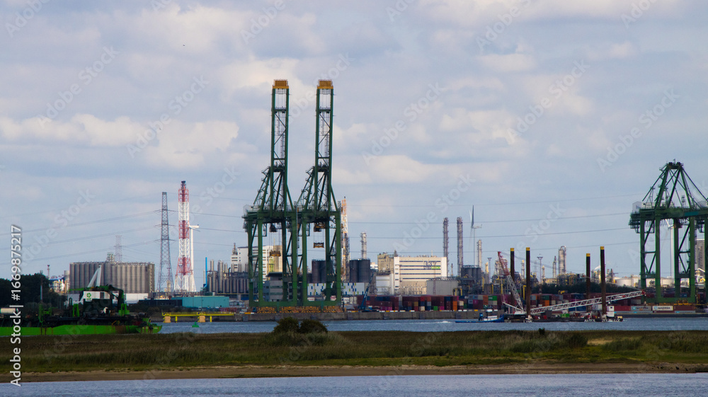 Obraz premium Antwerp Port Gateway, Major European harbor supporting trade and logistics.