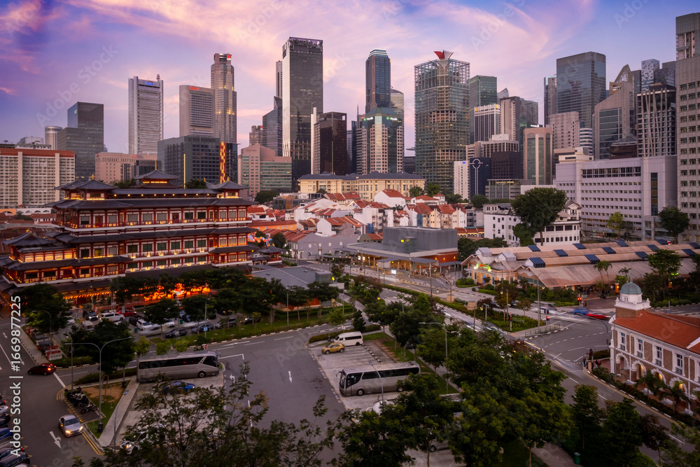 Fototapeta premium Buddha Tooth Relic Temple, Aerial view of Chinatown Singapore.