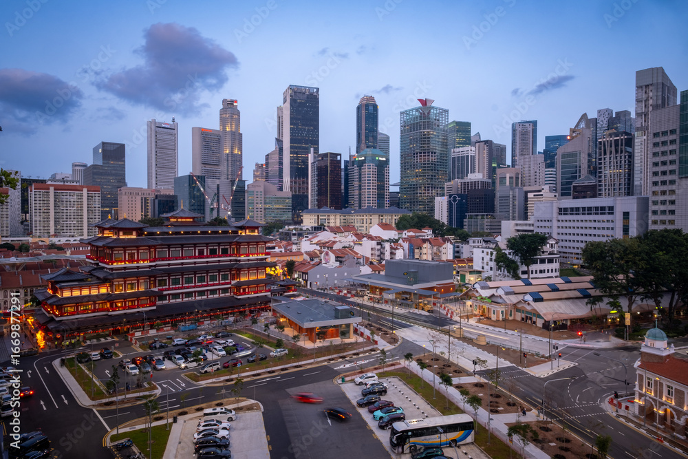 Fototapeta premium Buddha Tooth Relic Temple, Aerial view of Chinatown Singapore.