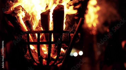 [8K to 4K]日本三奇祭 吉田の火祭り Stunning Japanese Fire Festival with Crowds Gathering Around Giant Flames