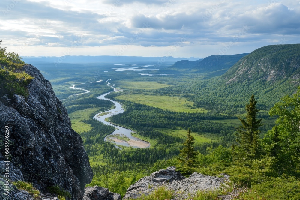 Obraz premium Mountain river flowing through valley