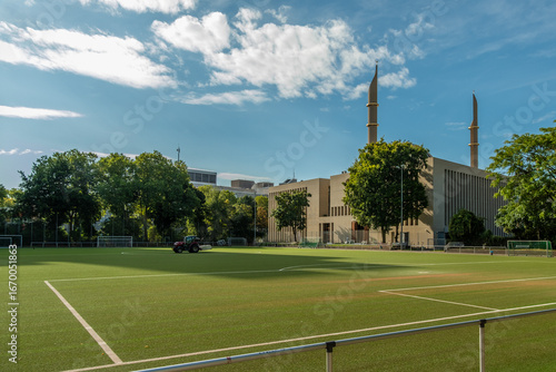 Wallpaper Mural Fußballplatz mit Moschee im Hintergrund, Köln, NRW, Deutschland Torontodigital.ca