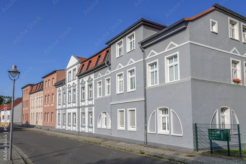 Naklejka premium zehdenick, deutschland - sanierte häuser in der altstadt