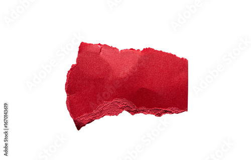 Fragmento de papel rojo rasgado con bordes irregulares aislado sobre fondo trasparente