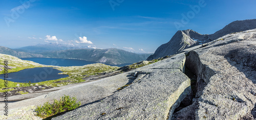 Granitplatte Verdensvaet bei Narvik in Nordland, Norwegen