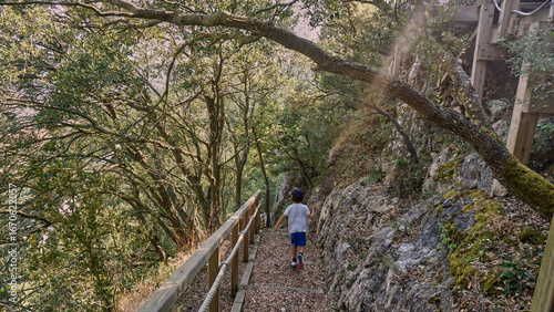 Visita al Conjunto Monumental de Portilla (Álava), Pais Vasco, España. Un espacio natural que nos permite entender el nacimiento y evolución de este monumento.