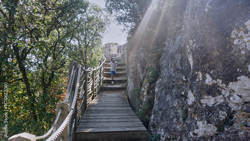 Visita al Conjunto Monumental de Portilla (Álava), Pais Vasco, España. Un espacio natural que nos permite entender el nacimiento y evolución de este monumento.