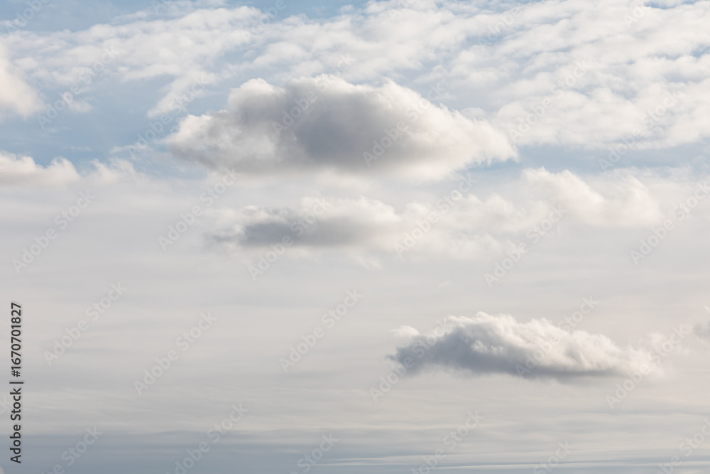 Obraz premium Evening sky with layered clouds and patches of blue 