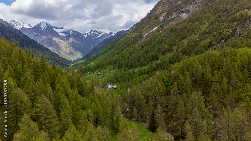 Fototapeta premium Val vogna, laterale della Val sesia