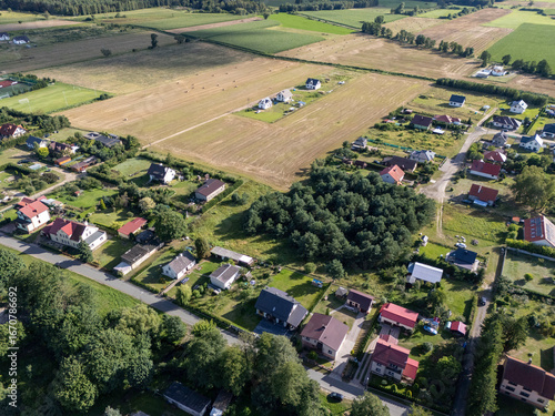 Fototapeta Naklejka Na Ścianę i Meble -  Krajobraz polskiej wsi na Warmii
