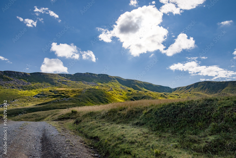 Naklejka premium L'Appennino centro settentrionale in Agosto nel parco del Corno alle Scale