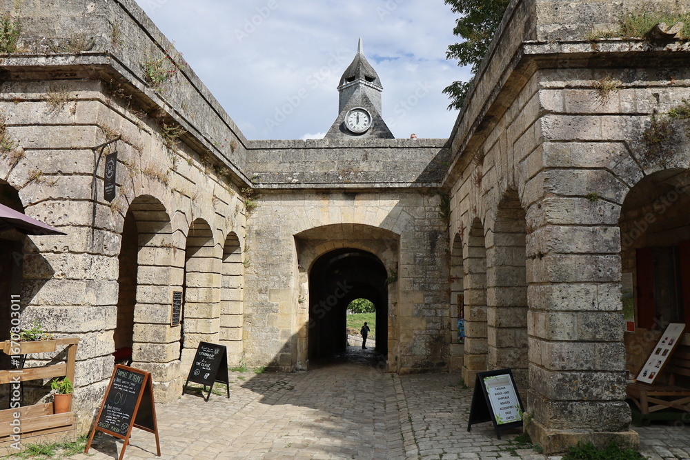 Naklejka premium Vieux clocher, ville de Blaye, département de la Gironde, France