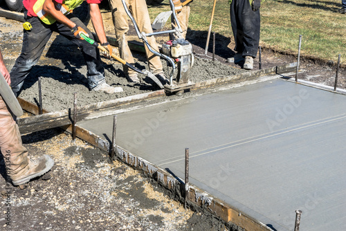 Pathfoot  formation with concrete vibration equipment