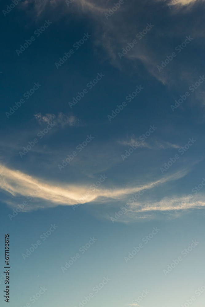 Naklejka premium 夏の空 夕暮れの時の空と雲257