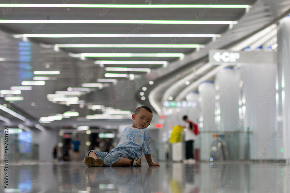 Obraz premium a little boy in subway
