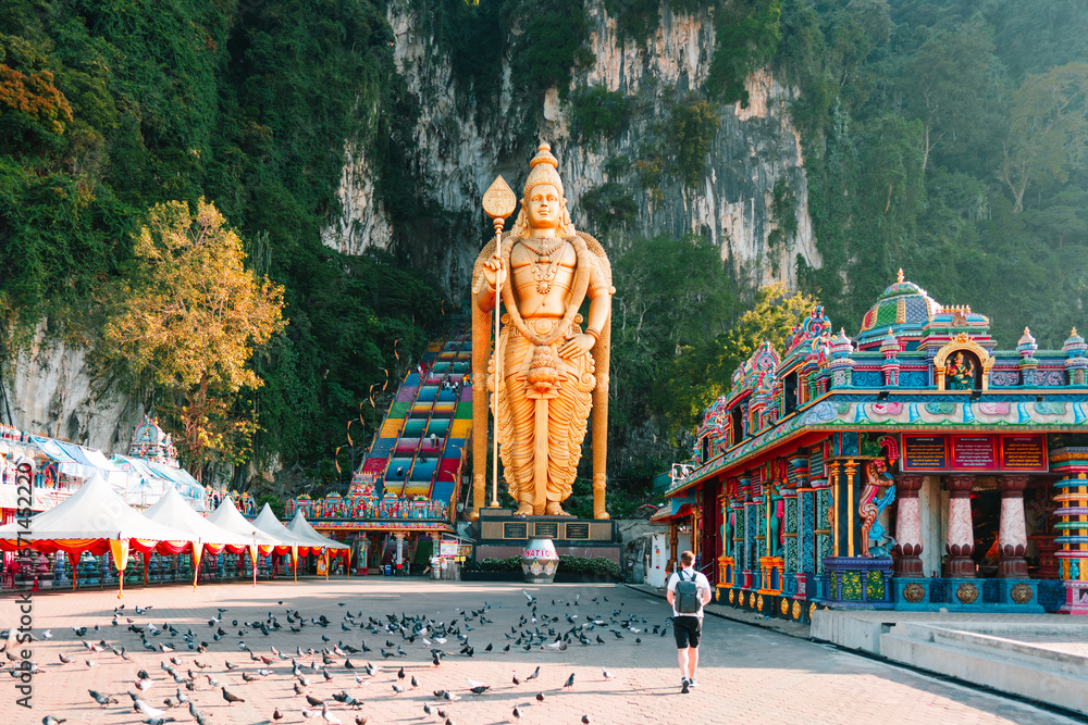Fototapeta premium Breathtaking view of the entrance of Batu Cave in Kuala Lumpur, Malaysia.