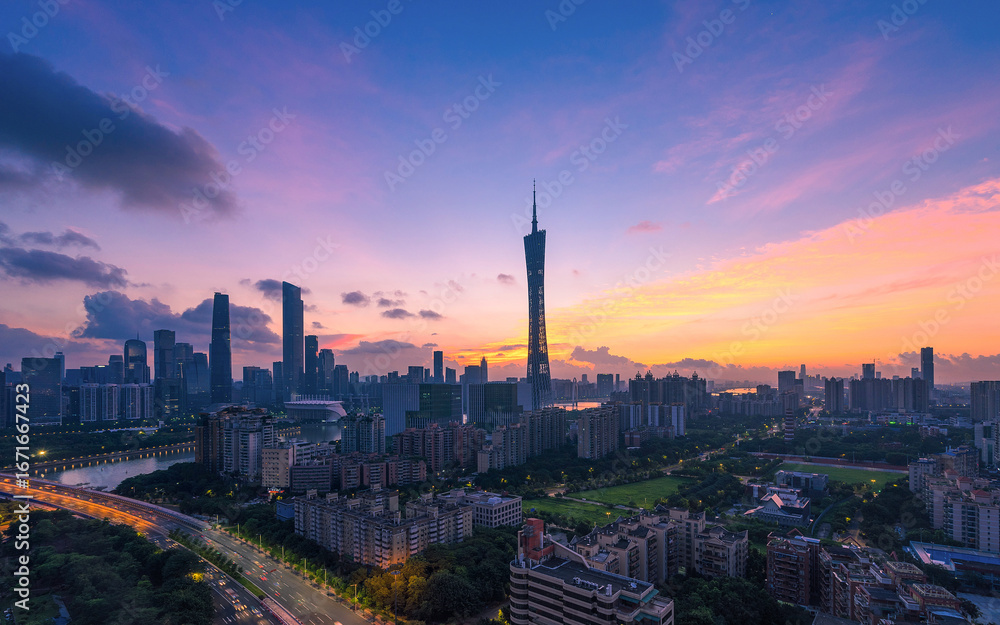 Obraz premium Guangzhou China architecture shows Pearl River New Town during a vibrant sunset.