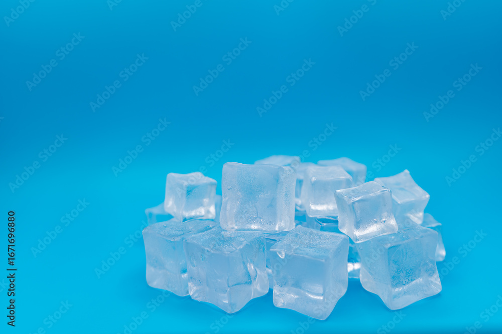 Angetaute Eiswürfeln Angetaute Eiswürfeln