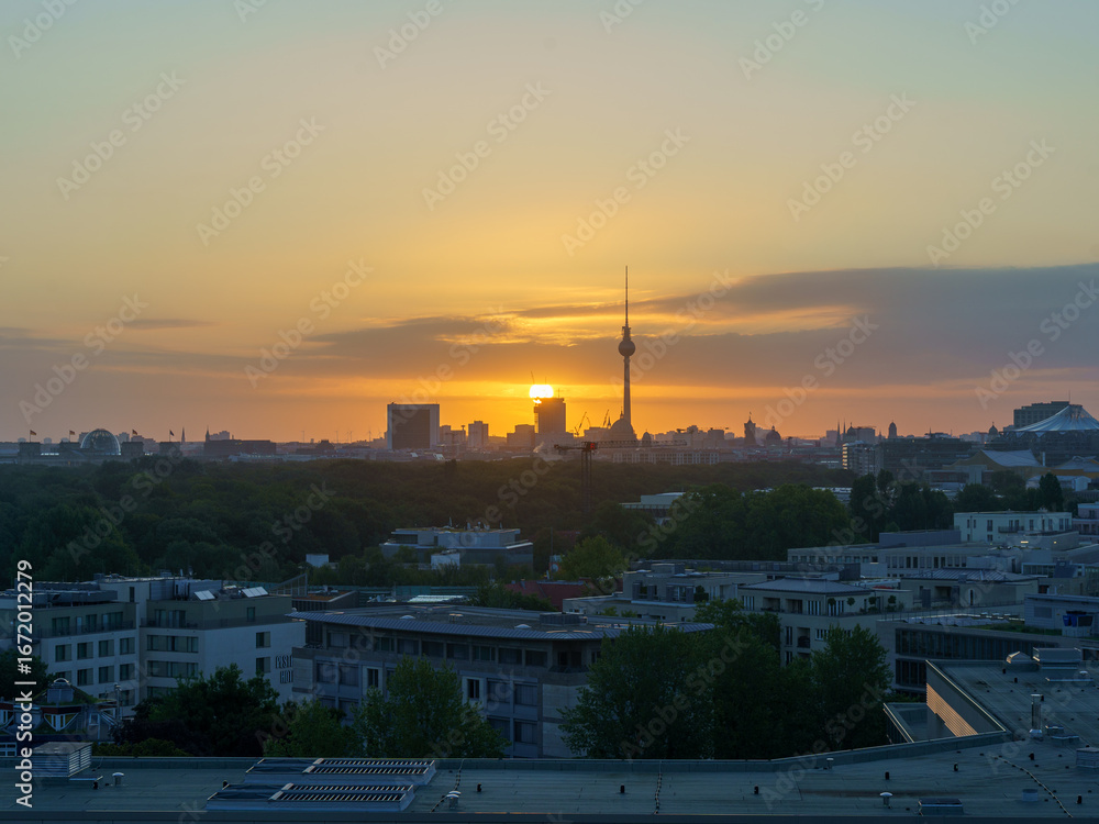 Fototapeta premium sunset over the city