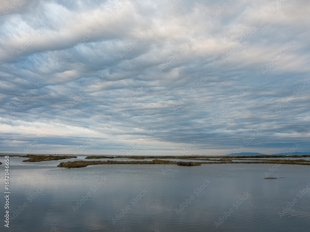 Obraz premium clouds over the lake